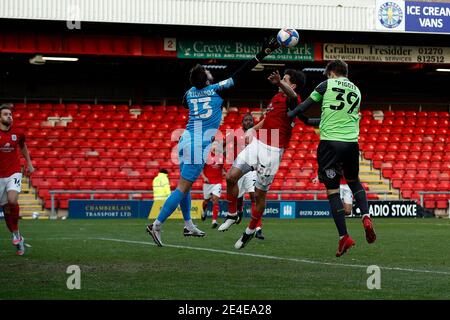 CREWE, ENGLAND. 23. JANUAR: `Wimbledons Joel Piggot macht es am Samstag, den 23. Januar 2021, im Alexandra Stadium, Crewe Alexandra und AFC Wimbledon im Sky Bet League 1 Spiel 0-1. (Kredit: Chris Donnelly, MI News) Kredit: MI Nachrichten & Sport /Alamy Live Nachrichten Stockfoto